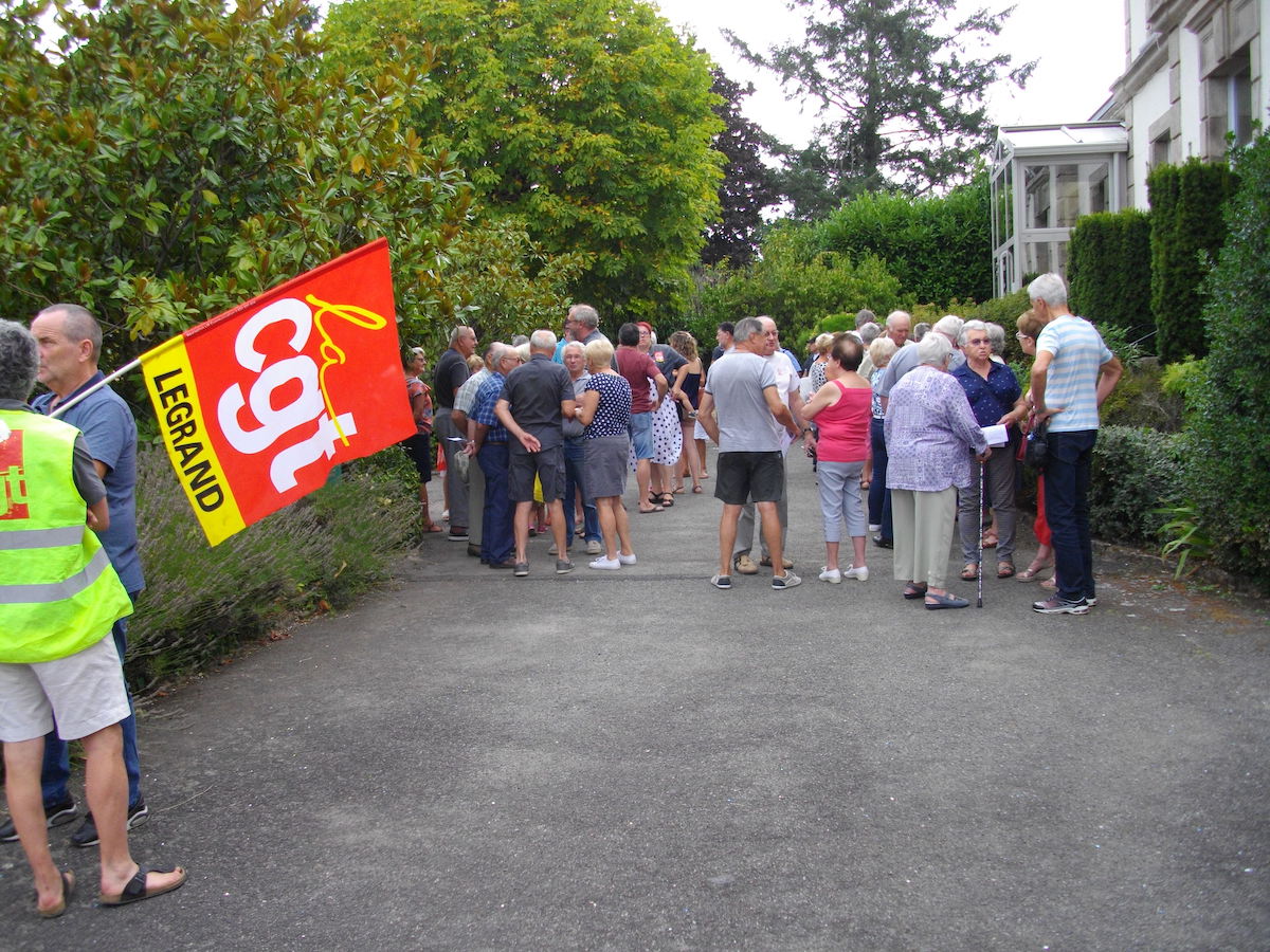 action à la poste de Saint Sulpice [Saint Sulpice les Feuilles]